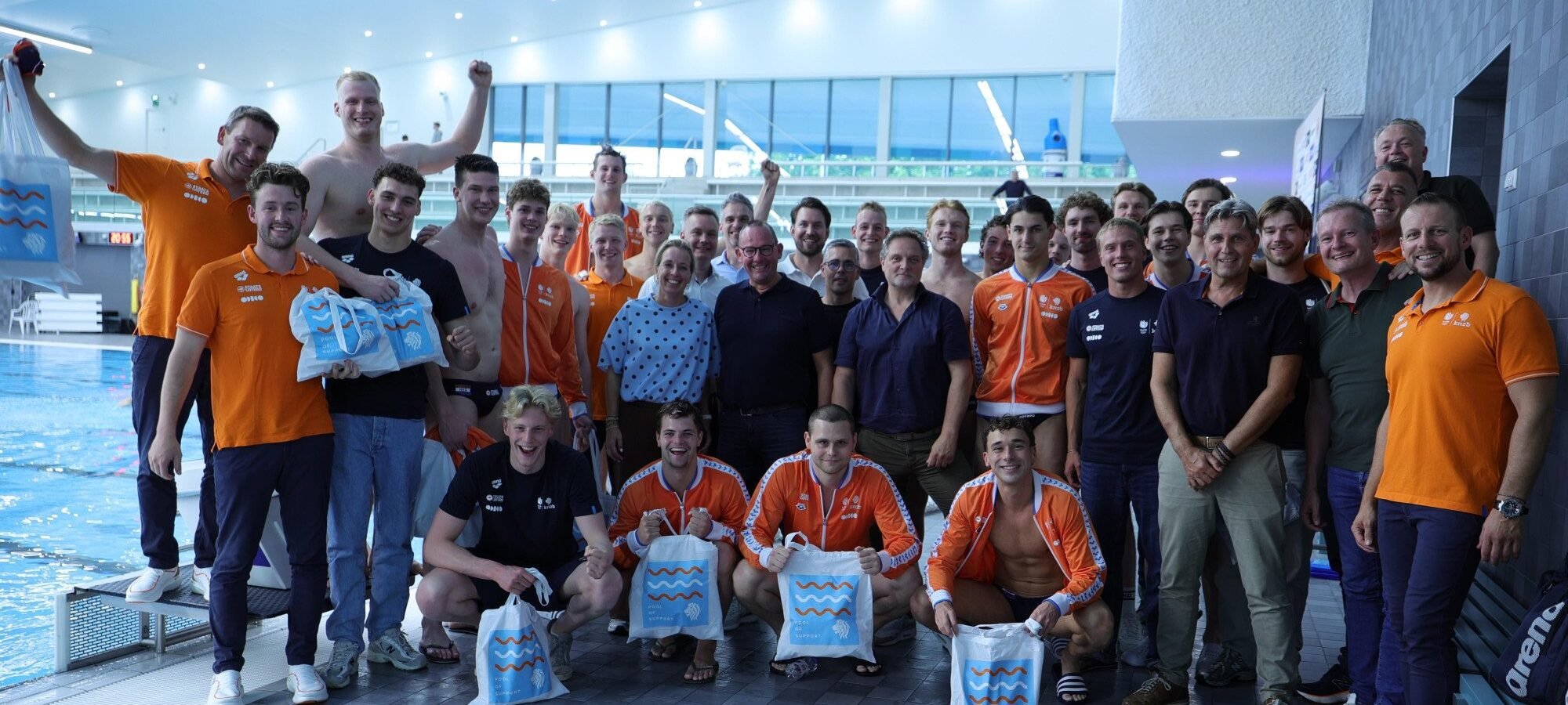 Pool of support – Waterpolo 1