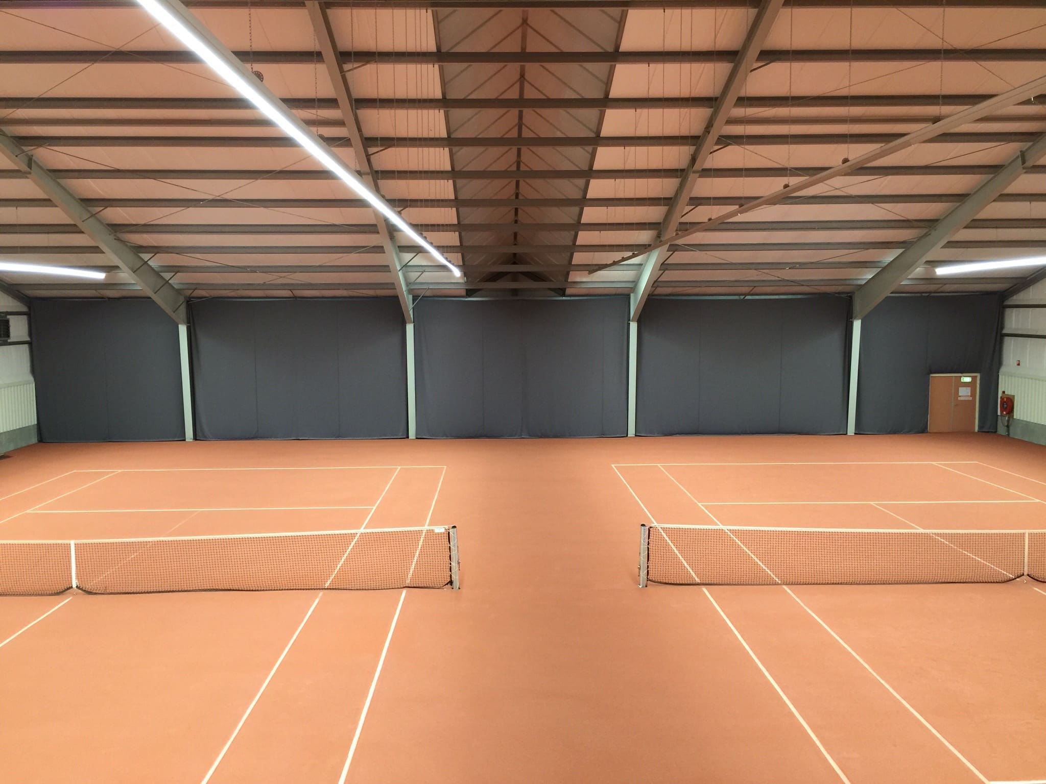 Tennishal Sprokkelenburg verlicht